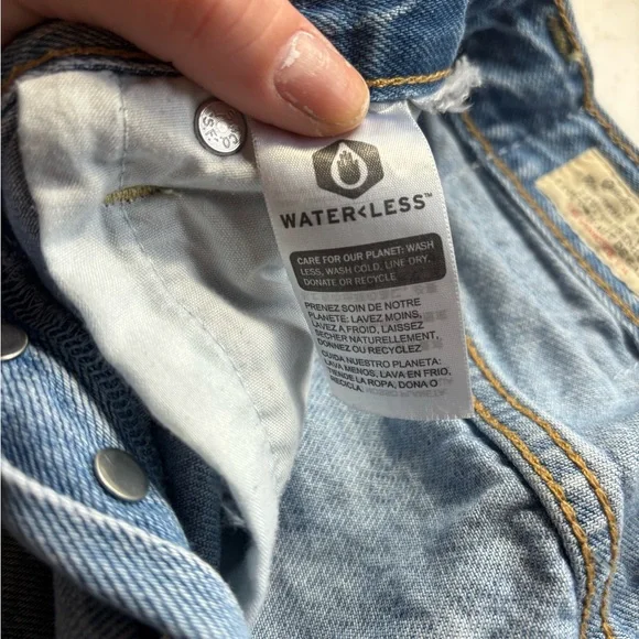 Levi's Ribcage Shorts - Picture 9 of 11